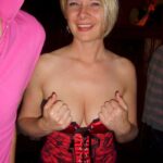 Femme coquine dominatrice pour coquin docile